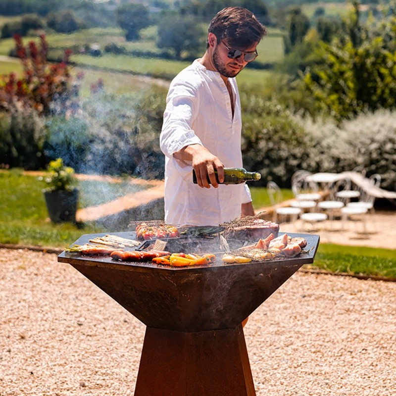 Brasero en acier corten de 105cm de diamètre - robuste, solide avec un aspect esthétique (exemple de mise en situation)