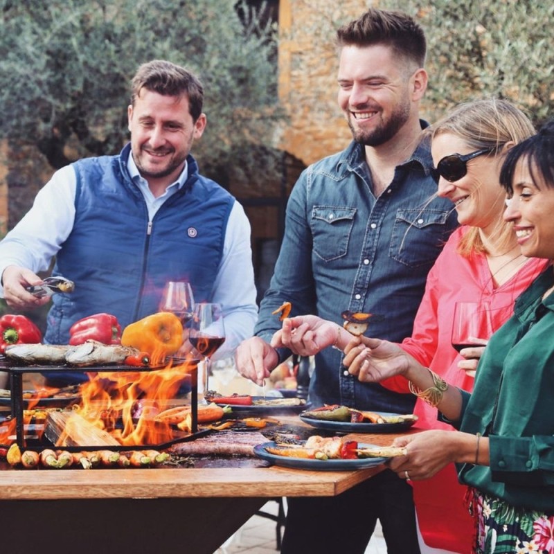 Brasero en acier corten de 150cm de diamètre (exemple d'utilisation, grille plinthe vendue séparément) Brasero en acier corten de 150cm de diamètre (exemple d'utilisation, grille plinthe vendue séparément)