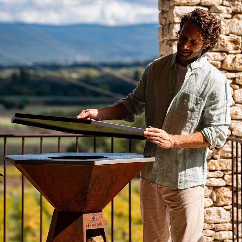 Couvercle pour brasero 85cm de diamètre pour couvrir votre plaque de cuisson (exemple de mise en situation)