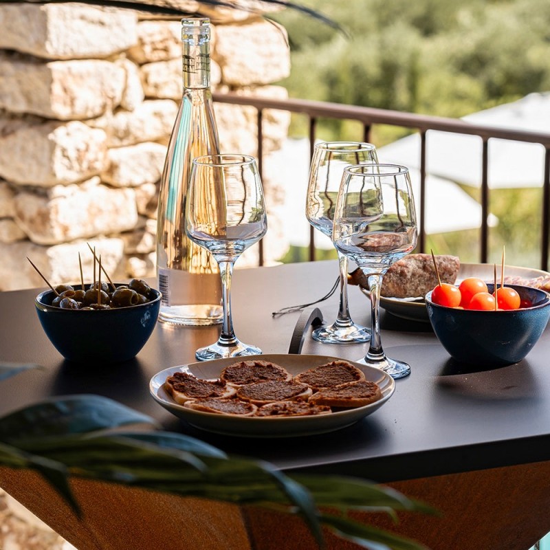 Couvercle pour brasero 105cm de diamètre qui transforme votre brasero en mange-debout (exemple de mise en situation)