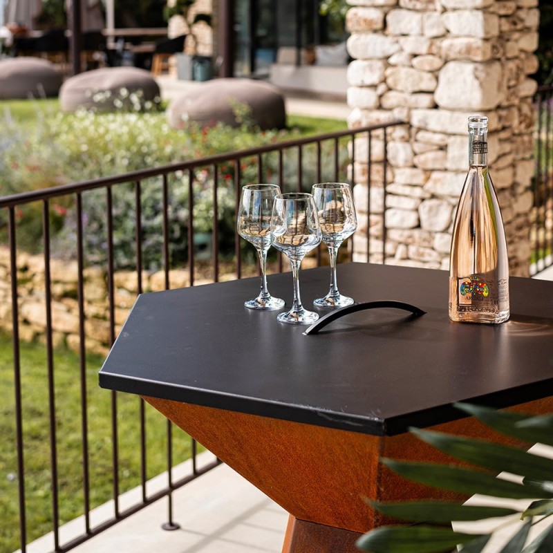 Couvercle pour brasero 105cm de diamètre qui transforme votre brasero en mange-debout (exemple de mise en situation)