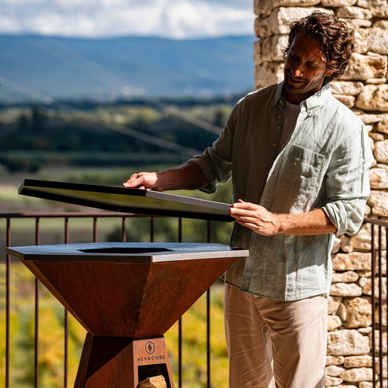 Couvercle pour brasero 105cm de diamètre pour couvrir votre plaque de cuisson (exemple de mise en situation)