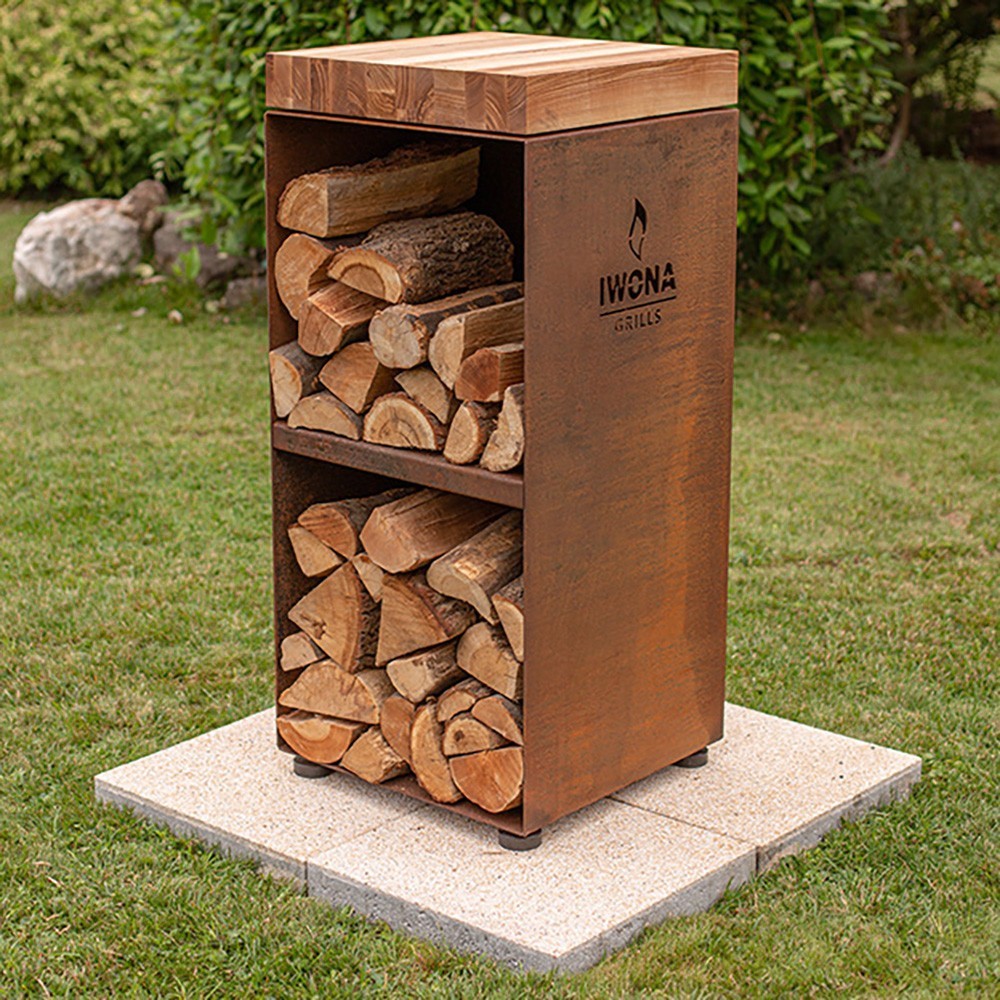 Ce meuble pour ranger le bois en acier Corten est assorti aux braseros Iwona Grills