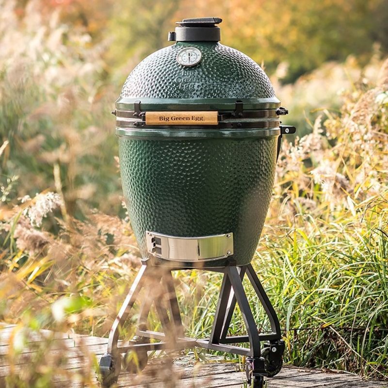 Kamado large big green egg - surface de cuisson 1688cm carr&eacute; (exemple d'utilisation, berceau &agrave; roulettes vendu s&eacute;par&eacute;ment)