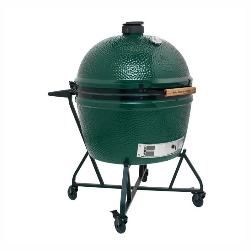 kamado big green egg XXL avec une très grande surface de cuisson (exemple d'utilisation, chariot à roulettes vendu séparément)