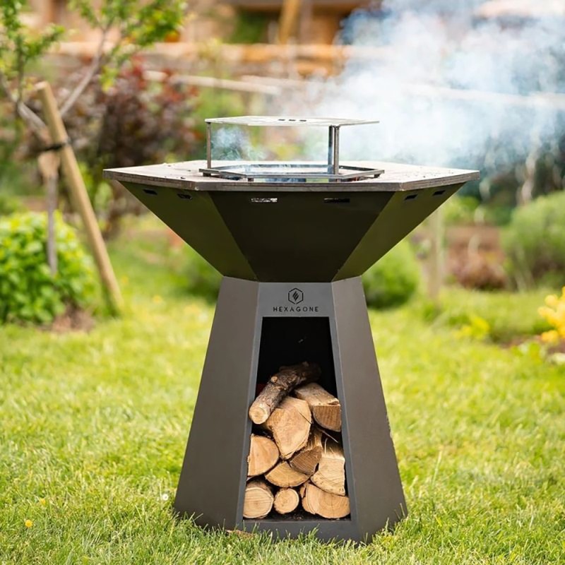 Brasero avec plancha de 150 cm Hexagone (exemple d'utilisation, grille plinthe vendue séparément)