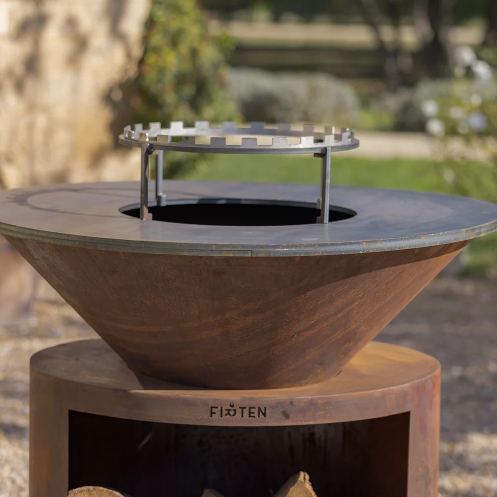 Repose-Brochettes pour brasero 80cm de diamètre Firten (exemple de mise en situation)