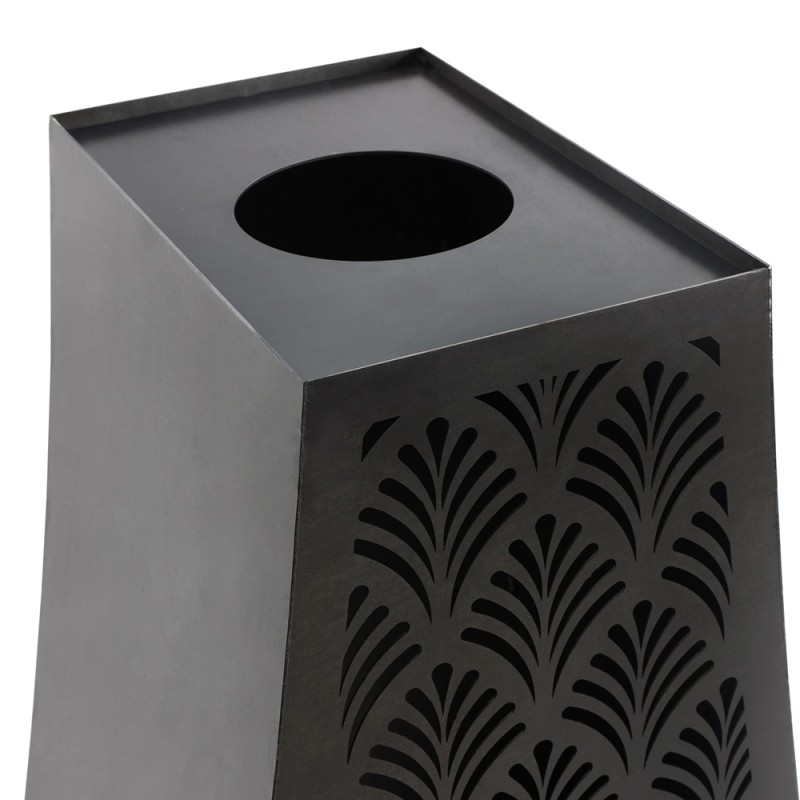 La cheminée d'extérieur Ankara est équipée d'une tablette où l'on peut poser des préparations culinaires