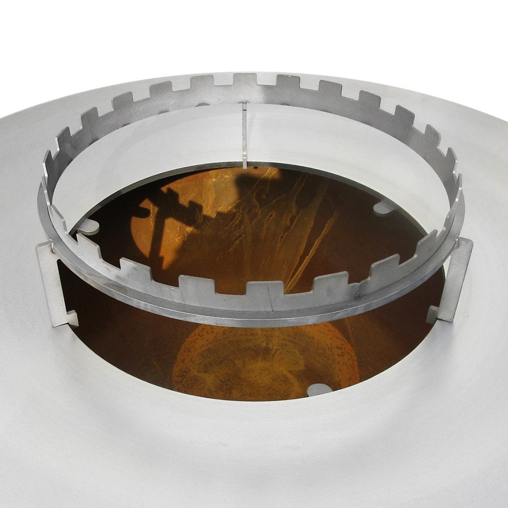 Support brochettes en acier Ø45cm France Braseros (exemple de mise en situation)