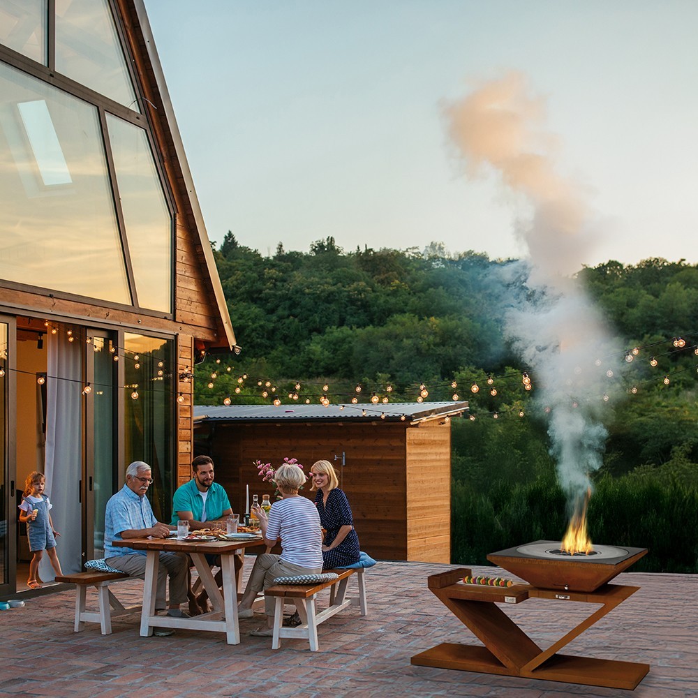 Brasero Le Lambi avec meuble rectangle design en acier corten France Braseros (exemple de mise en situation)