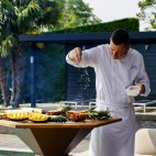 le chef Gilles Reinhardt représente la maison Paul Bocuse (exemple d'utilisation, accessoires vendus séparément)