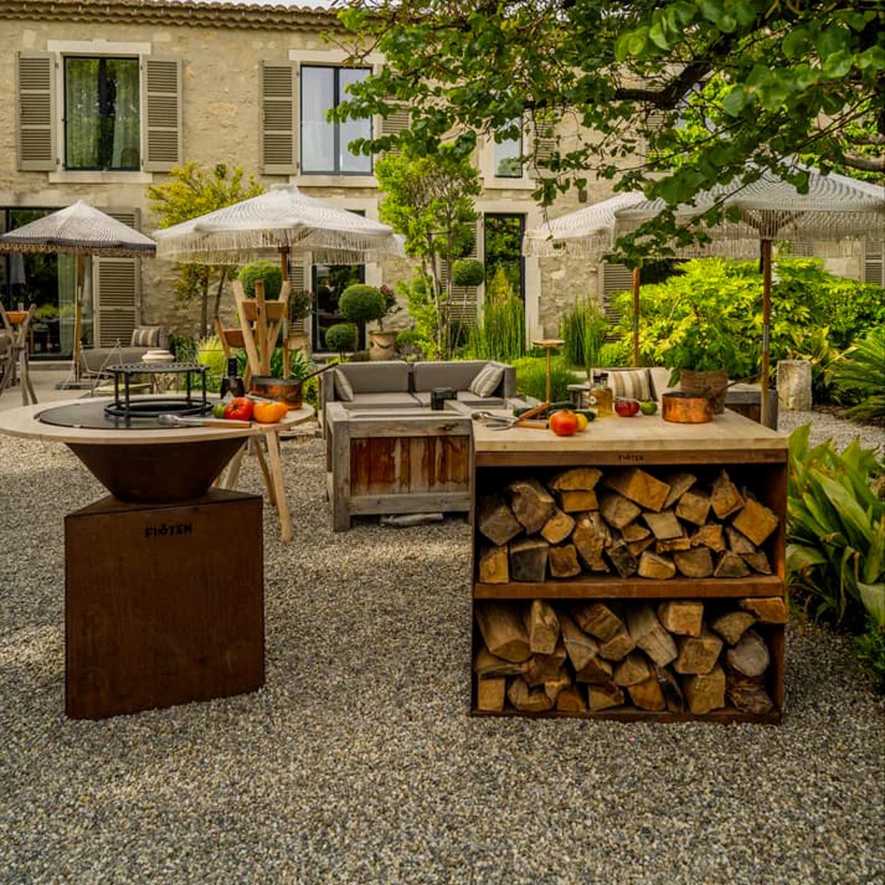 ce pack comprend le brasero, la grille et le rebord (exemple de mise en situation, les autres accessoires ne sont pas inclus)