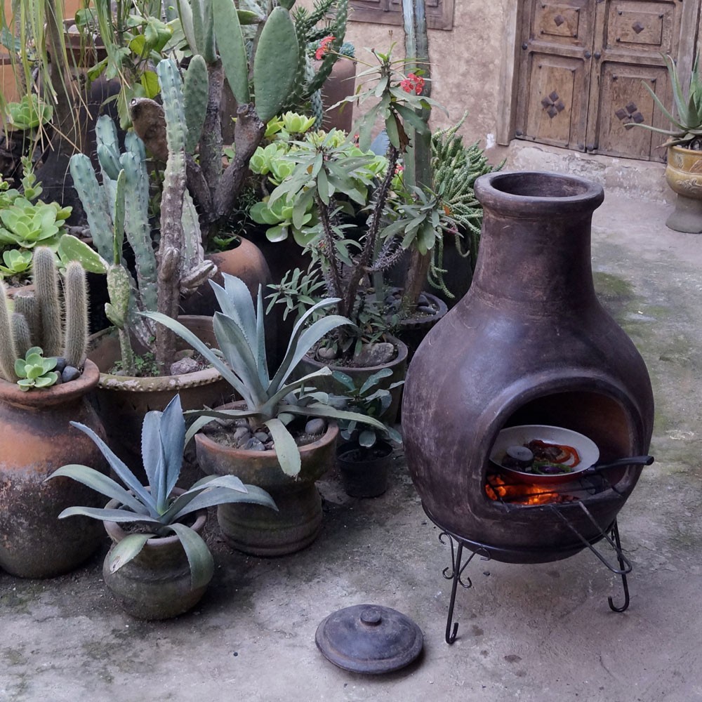 Cheminée mexicaine en taille XL en argile de couleur rouge (exemple d'utilisation, accessoires vendus séparément)