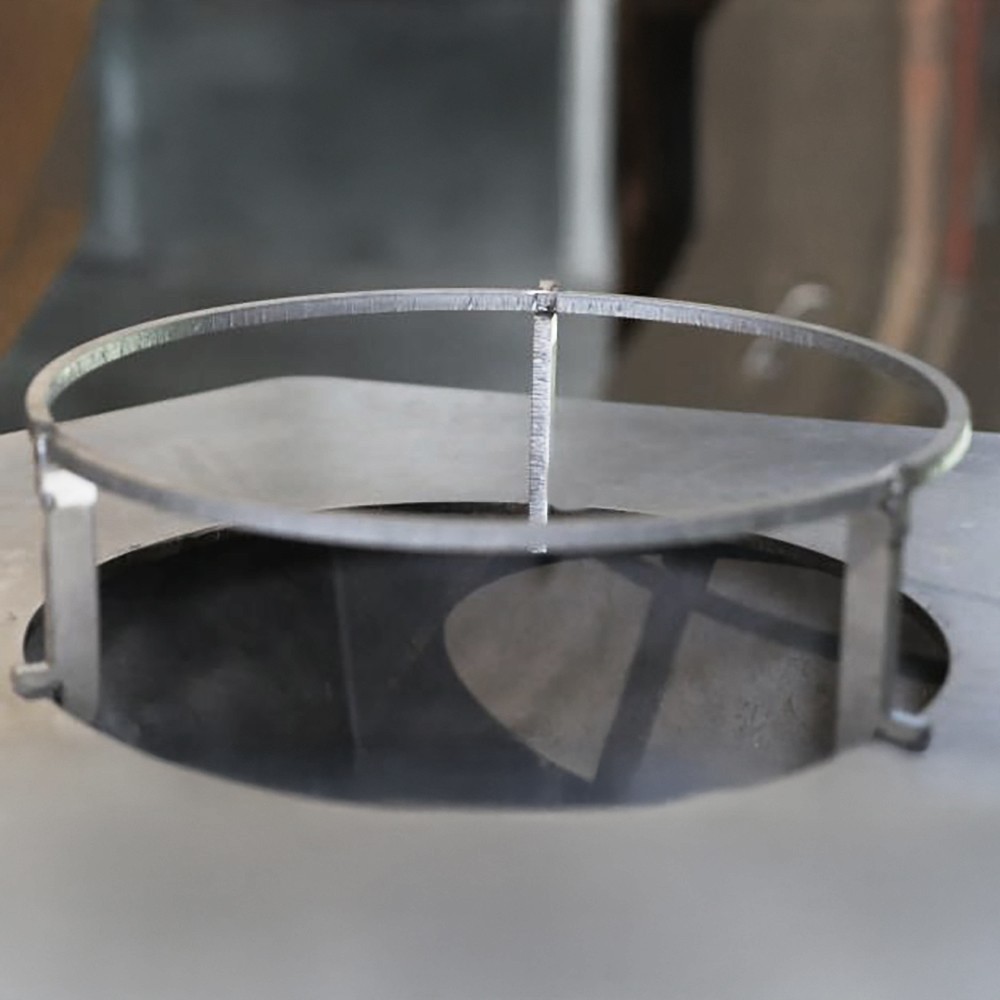 Multipliez les possibilités de cuisson avec le support de grille pour brasero plancha Iwona Grill 100