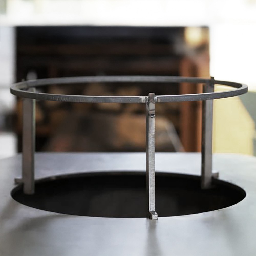 Multipliez les possibilités de cuisson avec le support de grille pour brasero plancha Iwona Grill 80