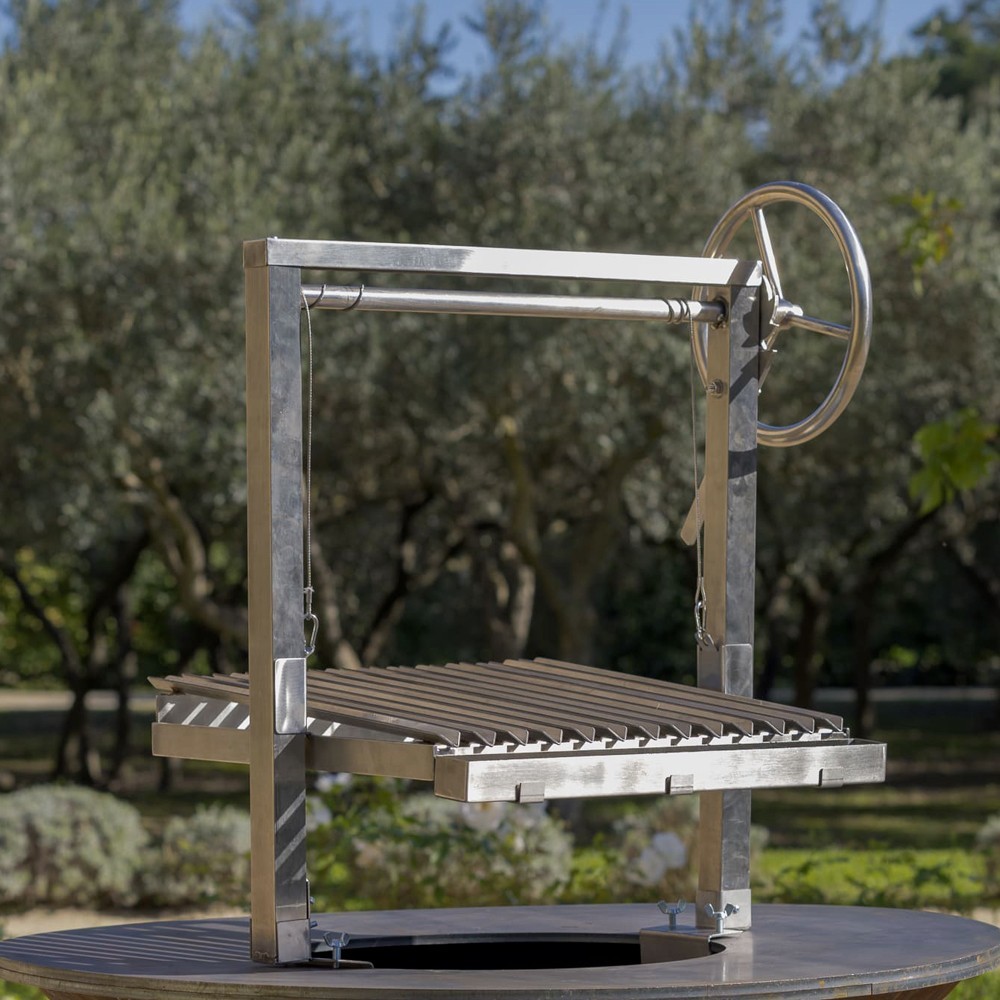 Les professionnels pourront ajouter un grill argentin à leur remorque brasero pour encore plus de possibilités de recettes