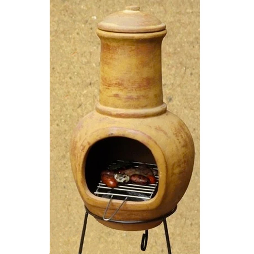 La grille en inox s'insère à l'intérieur du foyer de la cheminée mexicaine (exemple de mise en situation)