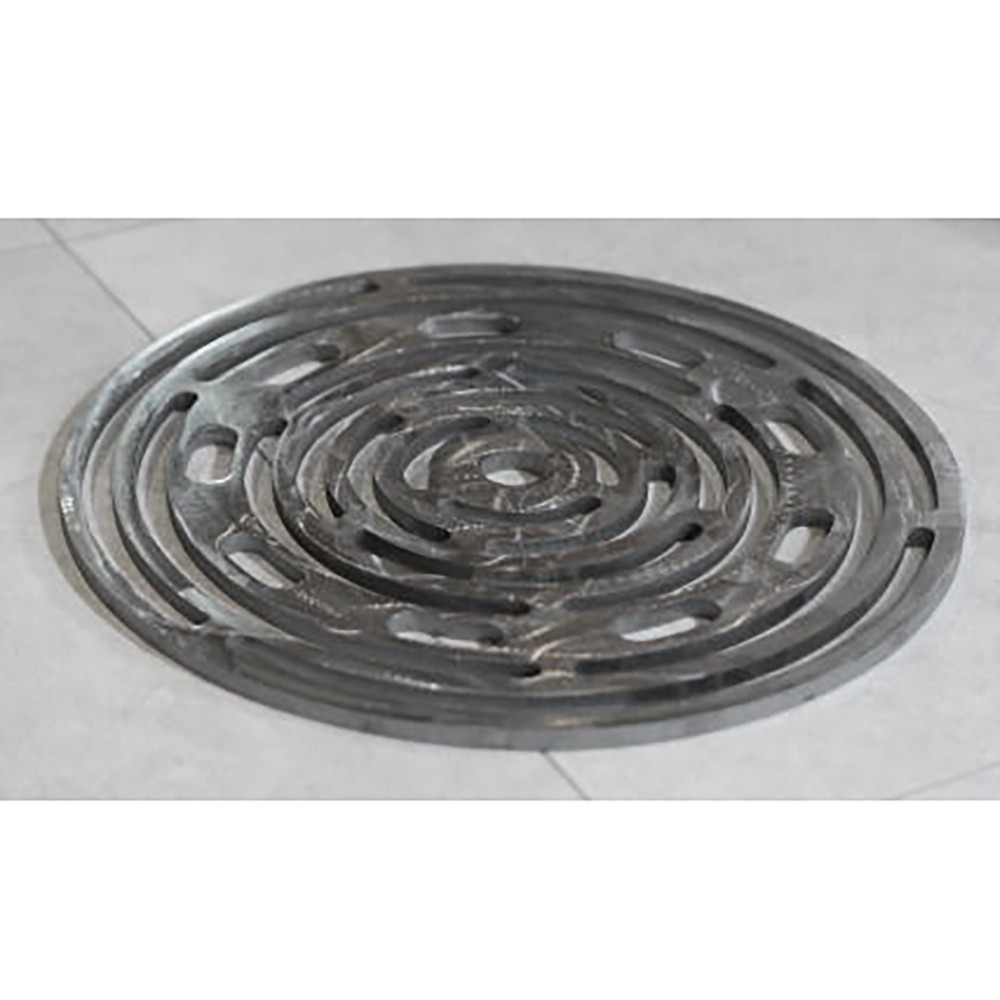 Cette grille centrale pour brasero Iwona Grills se pose sur un anneau de la marque