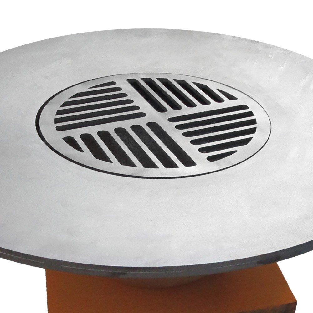 La grille centrale de cuisson s'adapte au foyer des braseros de 44.5 cm de diamètre