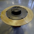 Le contour bois pour brasero est un atout sécurité et esthétique (mise en situation, autres produits non inclus)