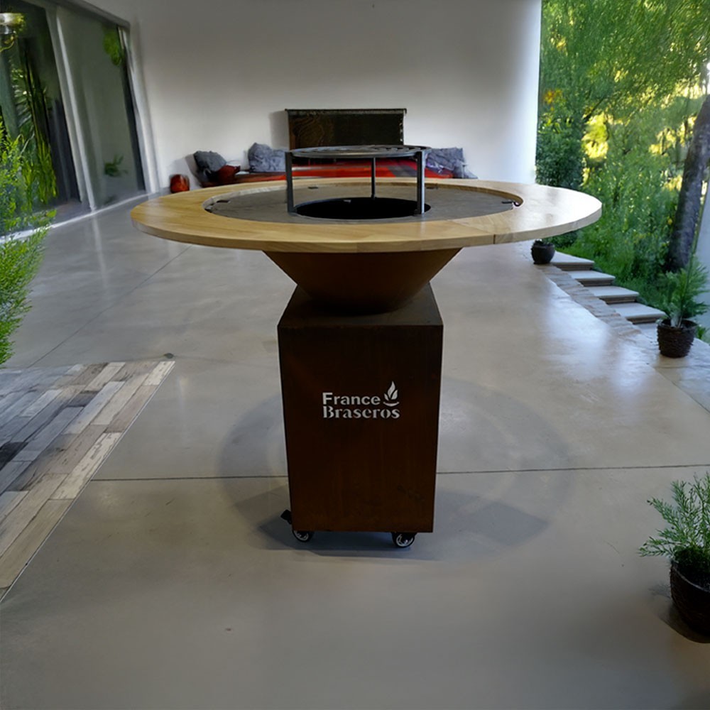 Le contour bois s'installe autour de la plancha de votre brasero (mise en situation, autres produits vendus séparément).