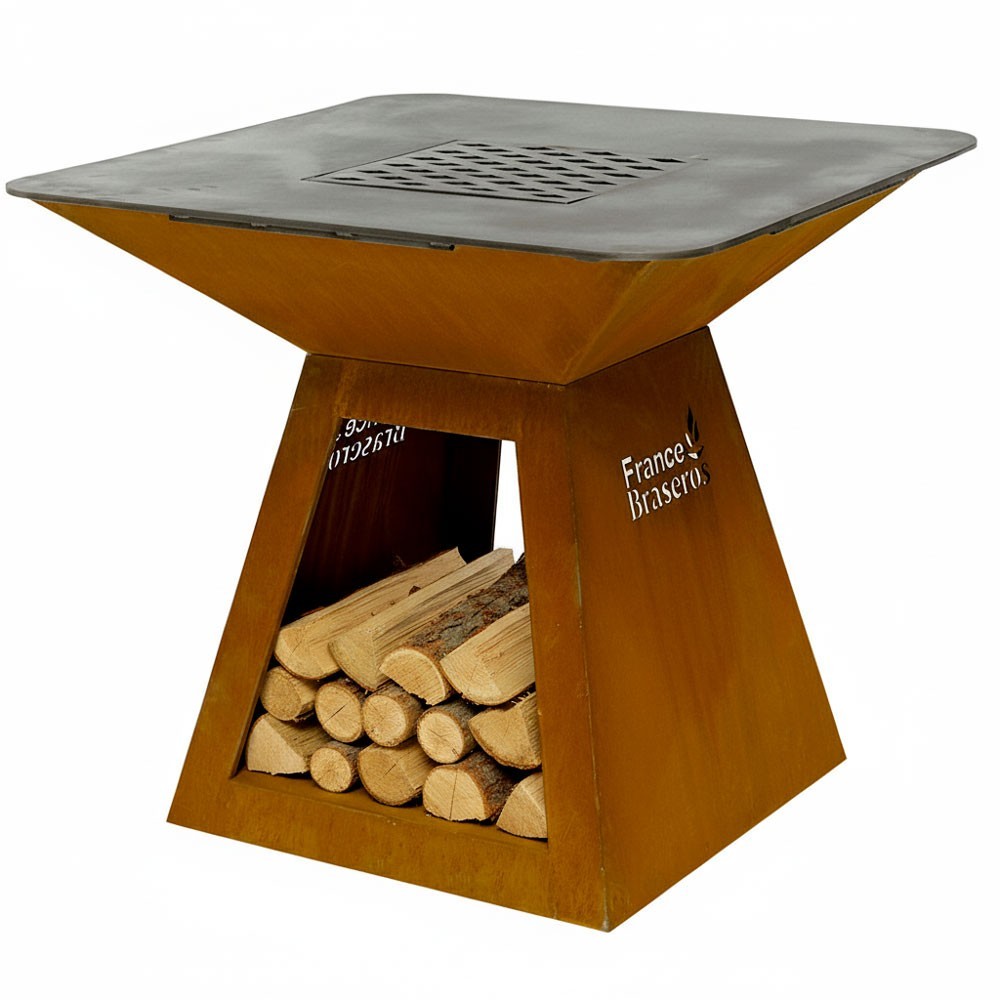 Dans le creux du pied du brasero La Patelle de France Braseros, un compartiment est destiné à stocker le bois.