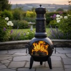 La chemin&eacute;e LEAF permet de profiter de bons moments en ext&eacute;rieur m&ecirc;me pendant les soir&eacute;es fra&icirc;ches.