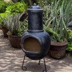 Chemin&eacute;e mexicaine en argile fabriqu&eacute;e dans la r&eacute;gion de Guadalajara de couleur noire