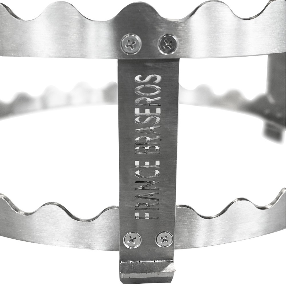 Cette grille multifonction est un produit France Braseros.