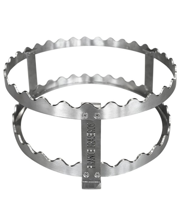 La grille sur&eacute;lev&eacute;e 3-en-1 sert &agrave; la fois d'anneau anti-chute, de r&eacute;hausse grille et de repose brochettes