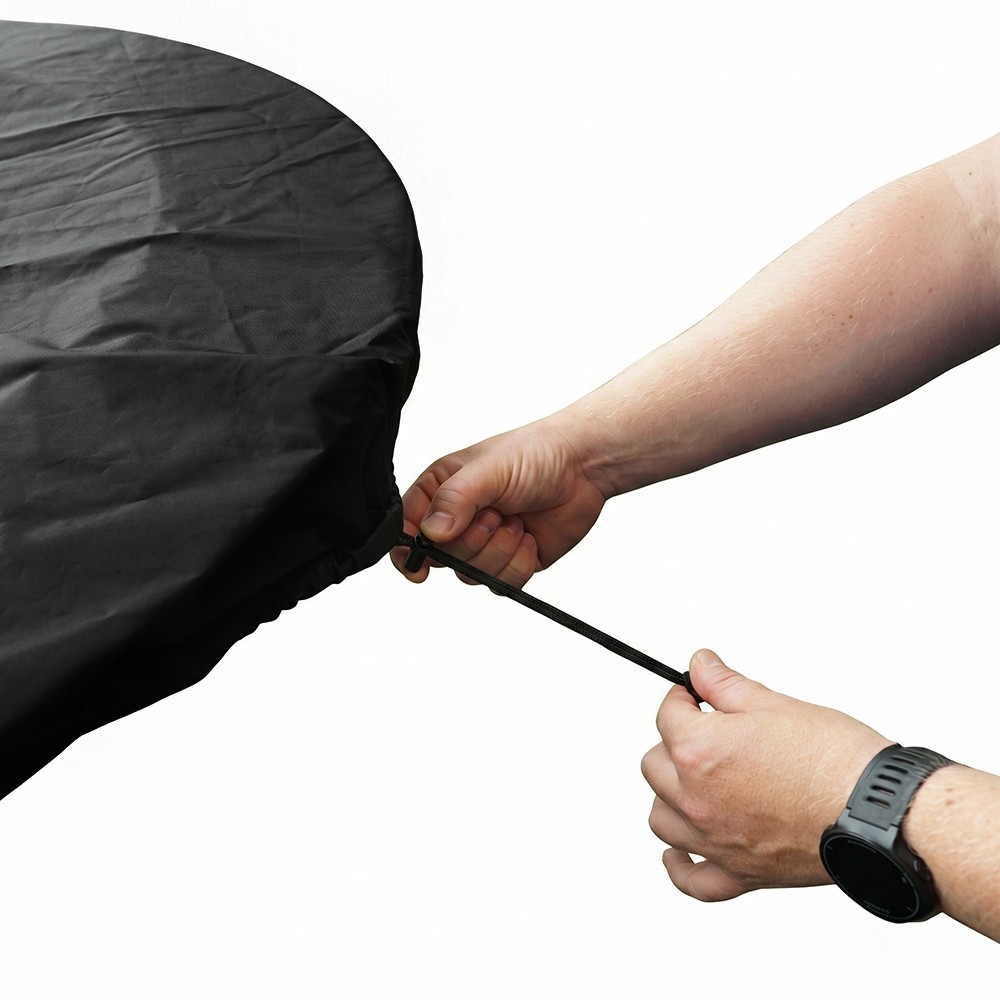 La charlotte de protection de la plancha s'installe en quelques secondes