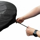 La charlotte de protection de la plancha s'installe en quelques secondes La charlotte de protection de la plancha s'installe en quelques secondes