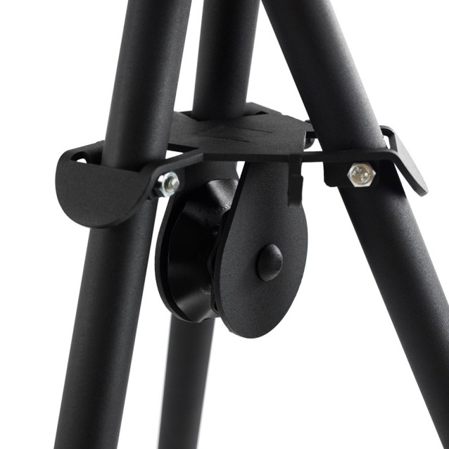 D&eacute;tails du tr&eacute;pied Tipi 210cm, support de deux grilles en Inox &agrave; poser au-dessus des flammes du bol &agrave; feu