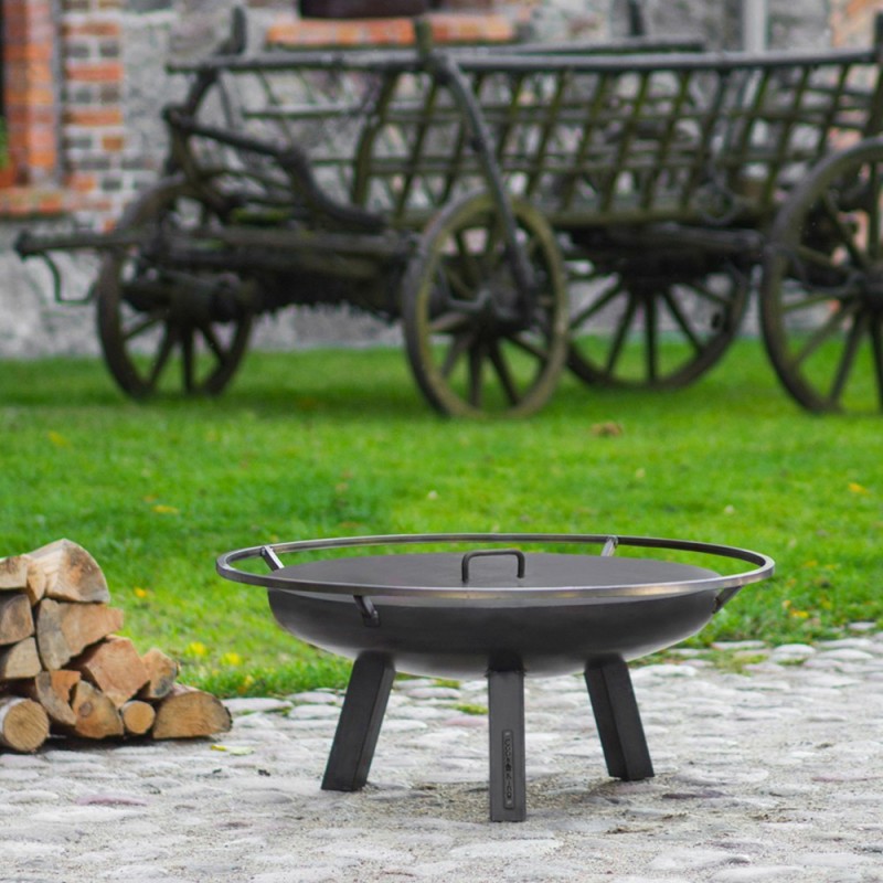 Brasero de jardin CookKing (exemple d'utilisation, couvercle vendu s&eacute;par&eacute;ment)