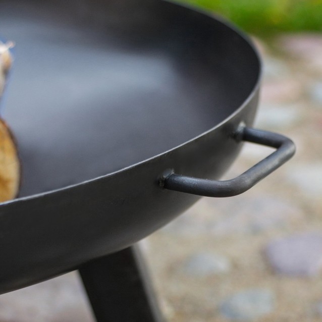 Brasero de jardin en acier épais et finitions soignées