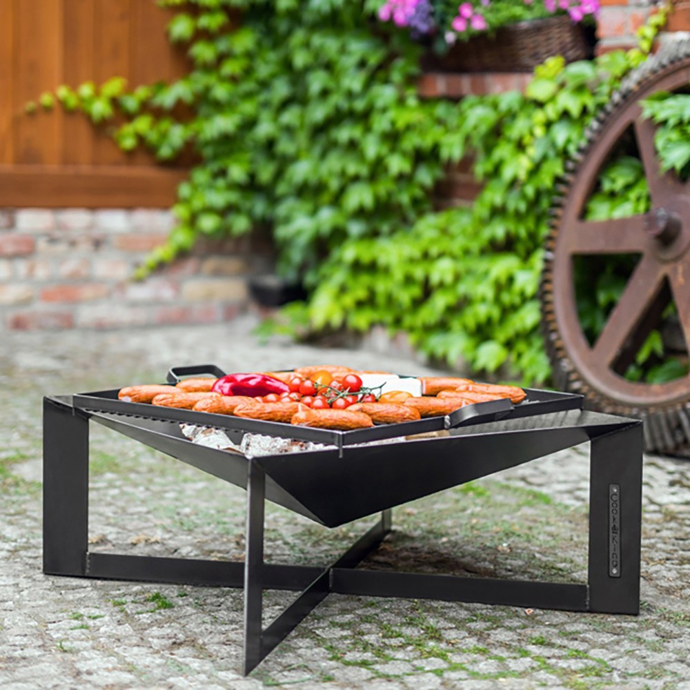 Le Cuba en acier peut devenir un barbecue élégant (exemple d'utilisation, grille vendue séparément) Le Cuba en acier peut devenir un barbecue élégant (exemple d'utilisation, grille vendue séparément)