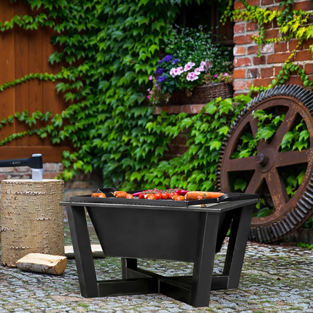 Le bol à feu Brasil peut se transformer en barbecue (exemple d'utilisation, grille vendue séparément)