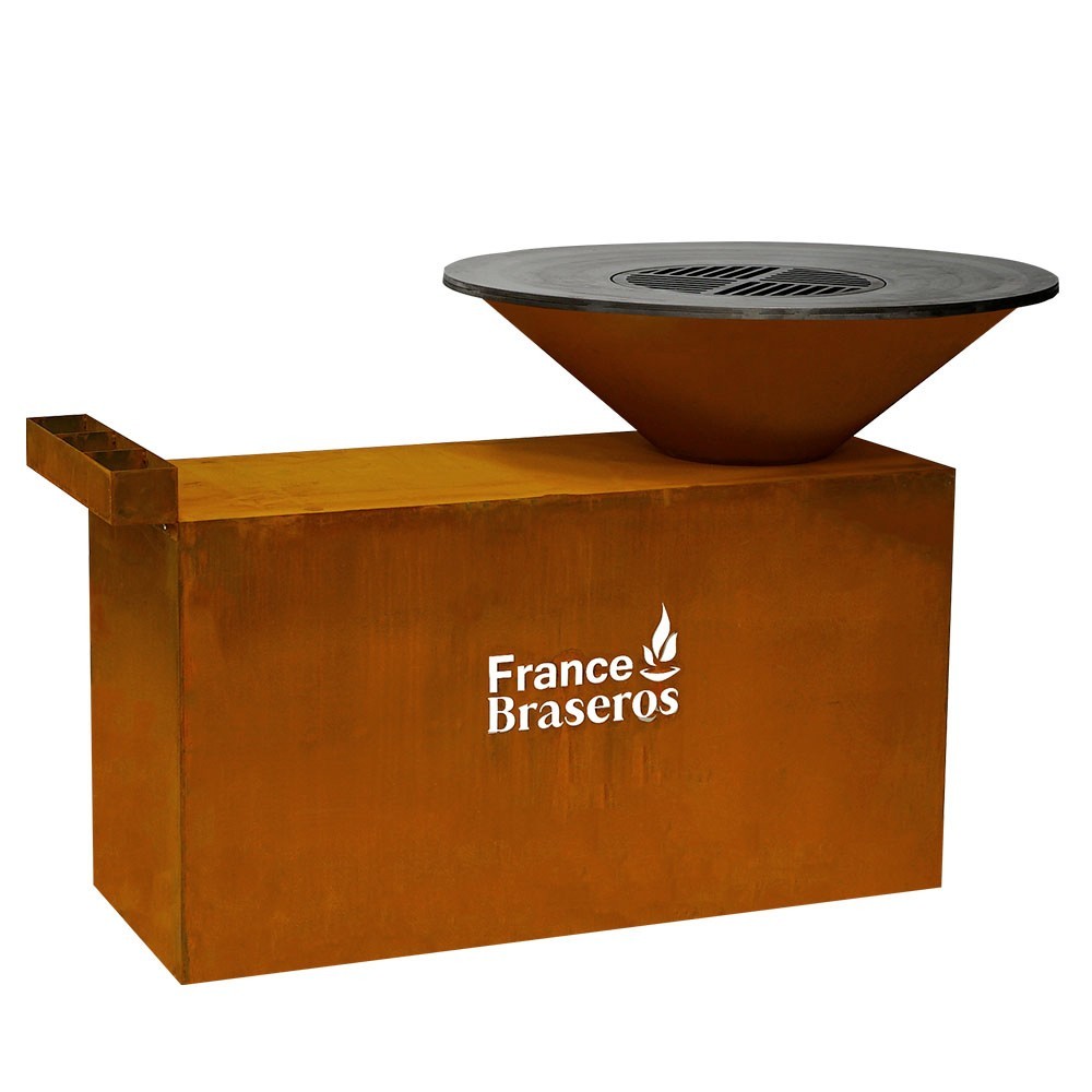 Le Couteau, de France Braseros, est un brasero plancha en acier Corten Le Couteau, de France Braseros, est un brasero plancha en acier Corten