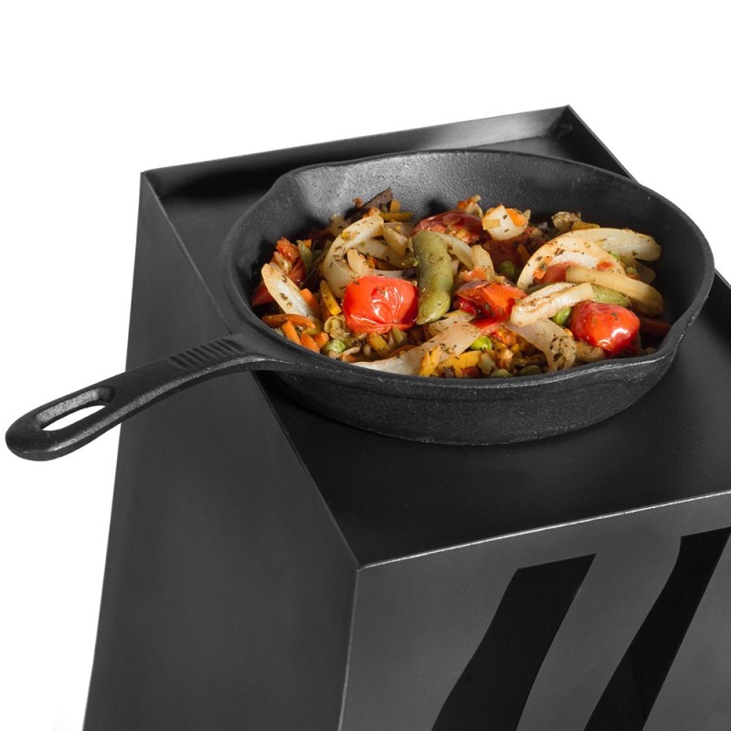 La cheminée Lima peut se transformer en mode de cuisson (exemple d'utilisation, wok vendu séparément) La cheminée Lima peut se transformer en mode de cuisson (exemple d'utilisation, wok vendu séparément)