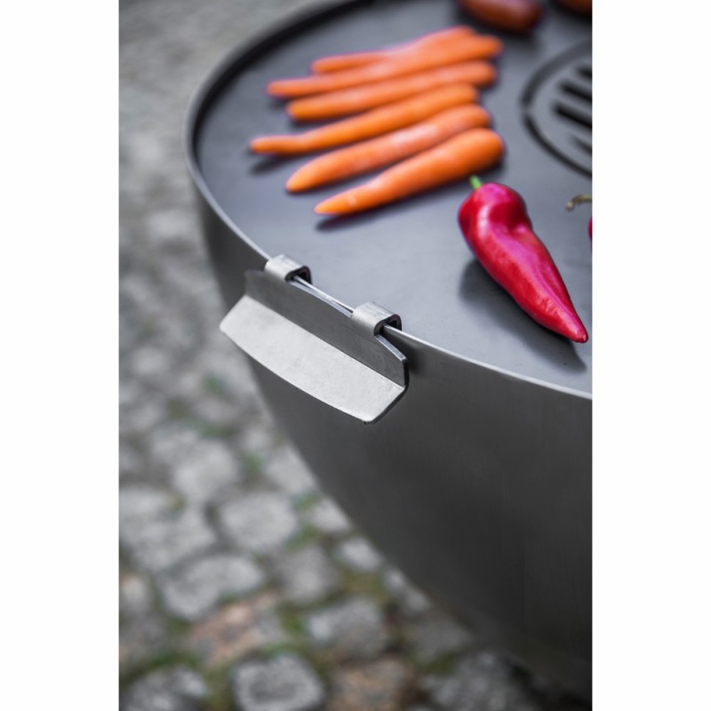 Plaque pour braséro de 78cm de diamètre avec 4 poignées et grille de cuisson 37cm (exemple de mise en situation)
