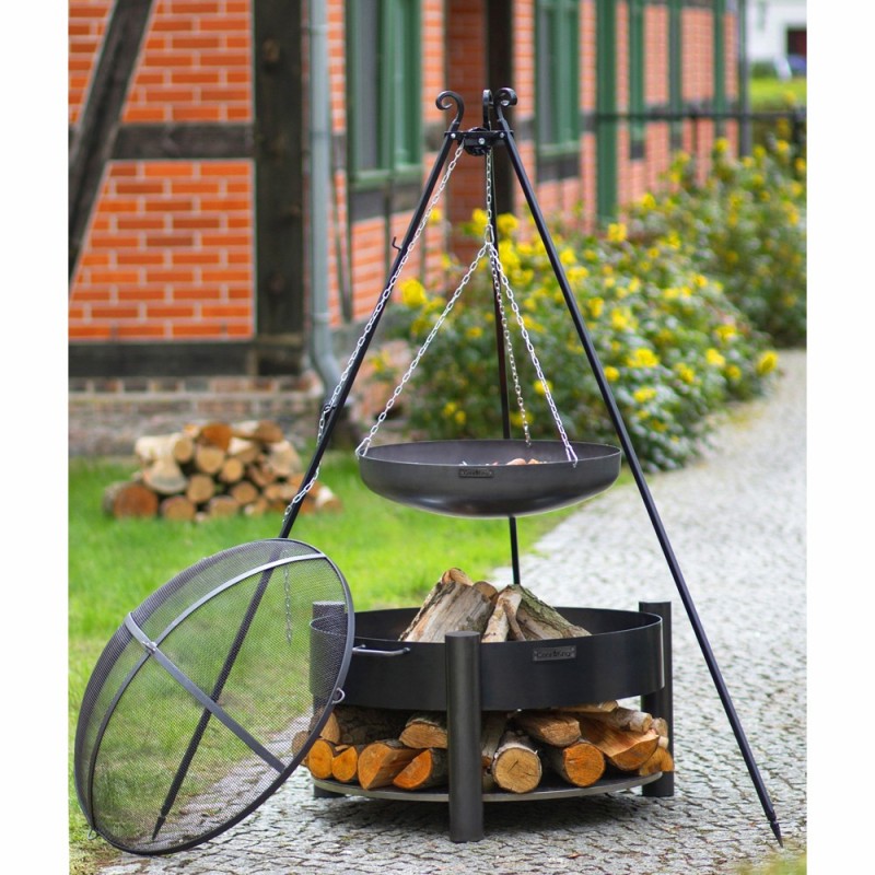 Placez votre wok sur trépied au-dessus de votre foyer (exemple d'utilisation, bol à feu et pare-étincelle vendus séparément)
