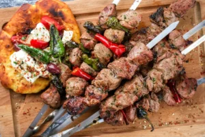 Recette de souvlaki d'agneau traditionnel (brochettes grecques)