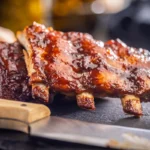 Recettes de ribs au brasero kamado : une cuisson longue pour une viande tendre et savoureuse