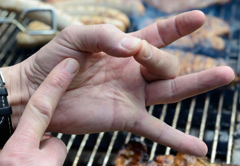 Test du toucher : La viande cuite à point est plus ferme, comme lorsque l’on touche le majeur avec le pouce Test du toucher : La viande cuite à point est plus ferme, comme lorsque l’on touche le majeur avec le pouce