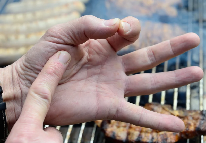 Test du toucher : La viande saignante correspond à la base du pouce lorsque l’on touche l’index avec le pouce Test du toucher : La viande saignante correspond à la base du pouce lorsque l’on touche l’index avec le pouce