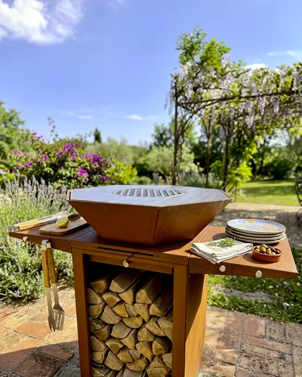 Nos braseros france braseros sont fabriqu&eacute;s en acier corten, gage de robustesse et de long&eacute;vit&eacute;